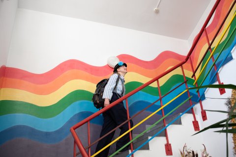 Foto på Elin Jonzon från en tidigare turné i Moldavien för ukrainska barn på flykt.